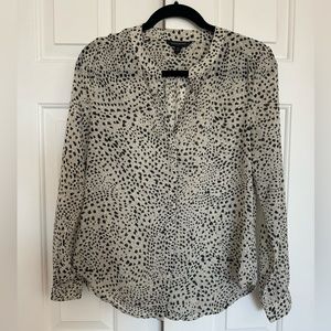 Banana Republic patterned long sleeve button up sheer top with v neck (size XS)
